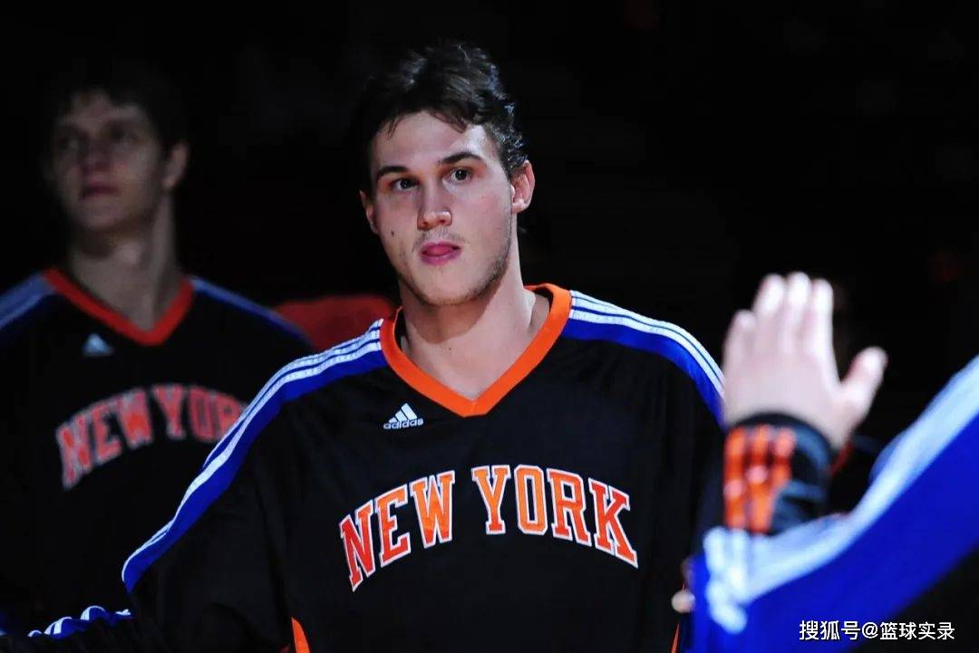 米兰体育-关于掘金爆冷波兰男篮,加里纳利一己之力扛起全队的信息