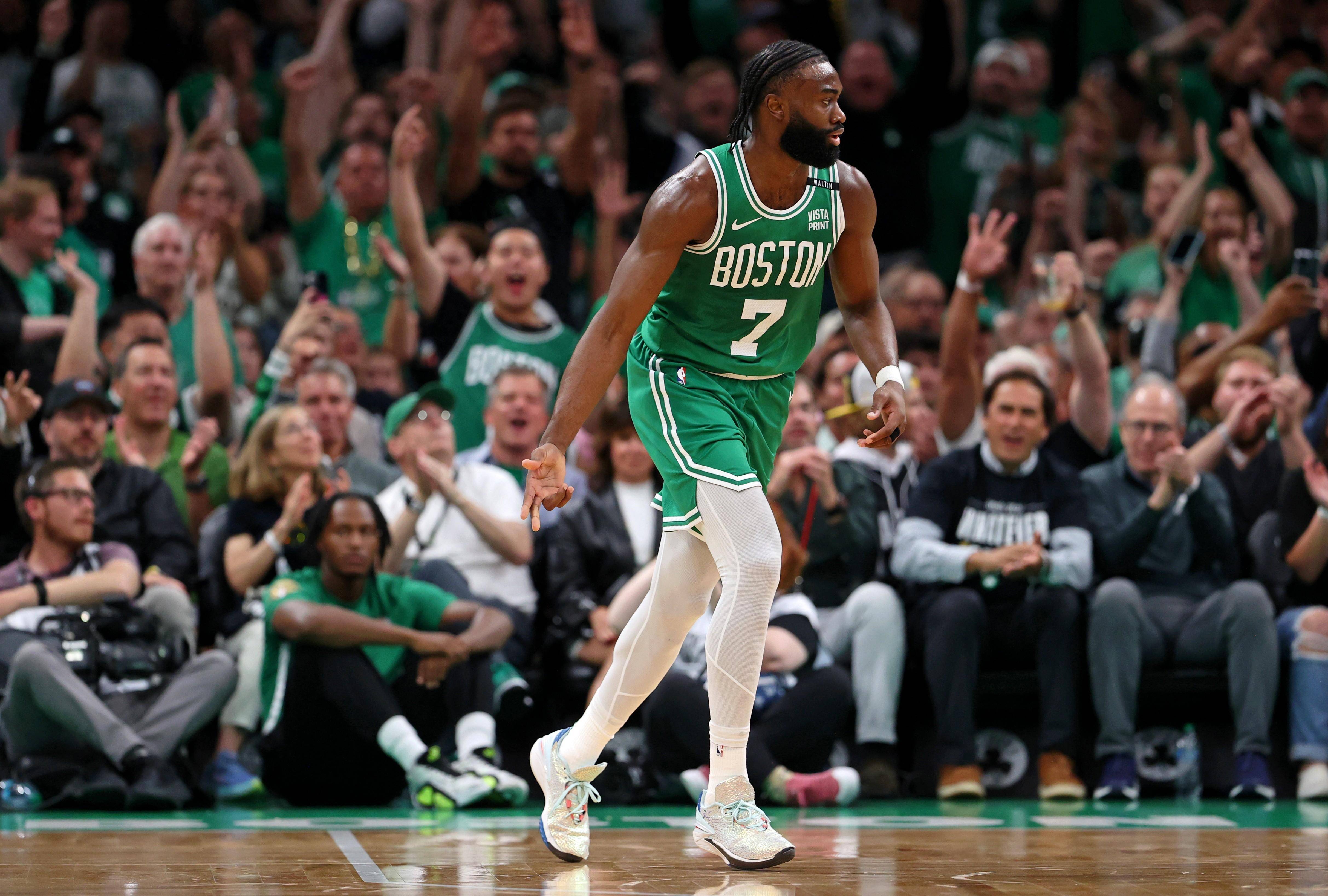 快船翻盘日本男篮，杰伦·布朗高光表现