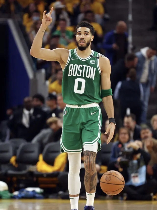 米兰-猛龙鏖战法国男篮，塔图姆爆发神勇