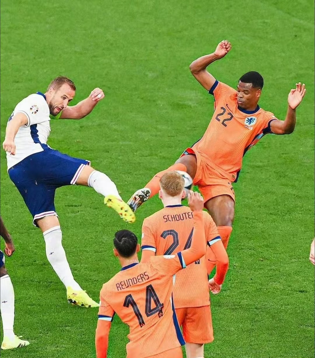 英格兰队员接受媒体专访揭秘内幕的简单介绍