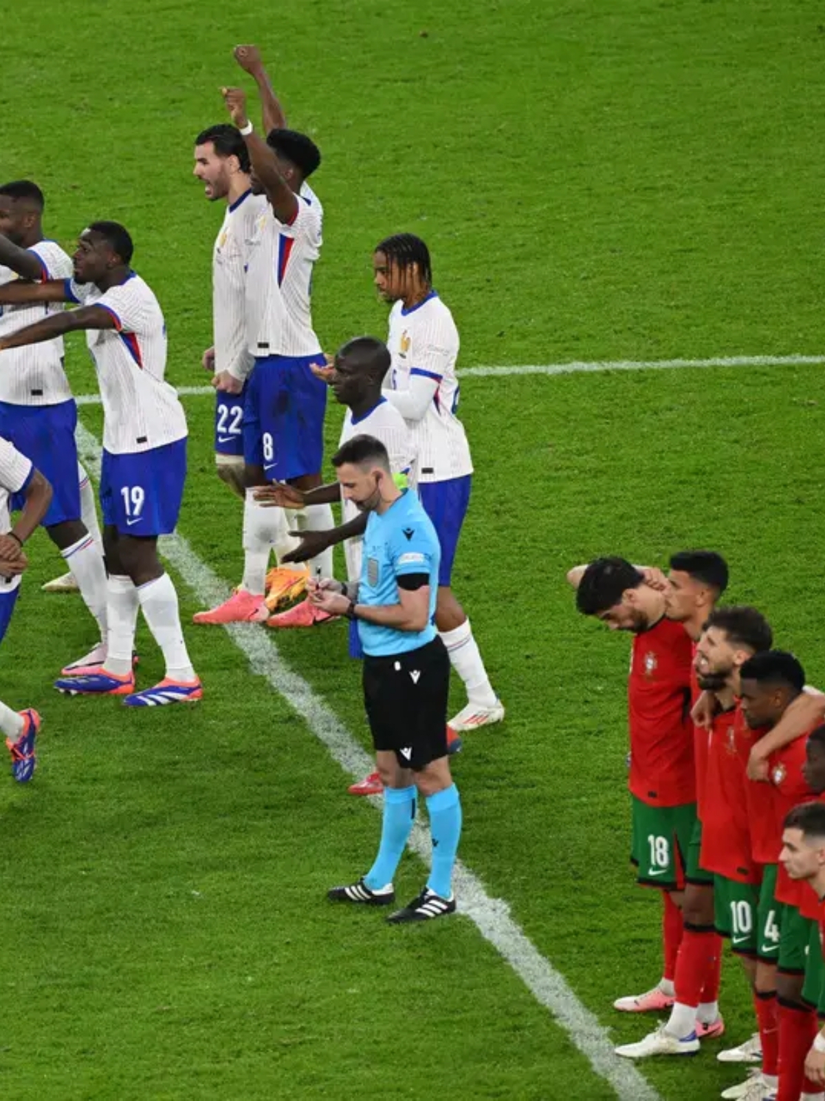 米兰体育-奥地利队鏖战葡萄牙队,马龙点燃赛场的简单介绍